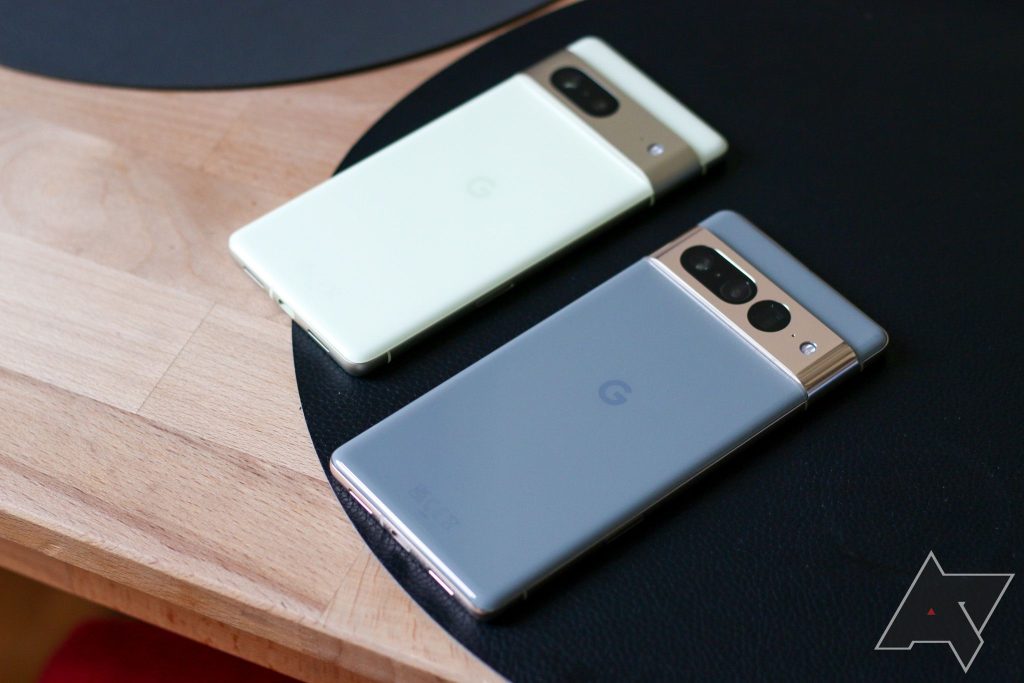 Google pixel 7 7 pro side by side.jpg