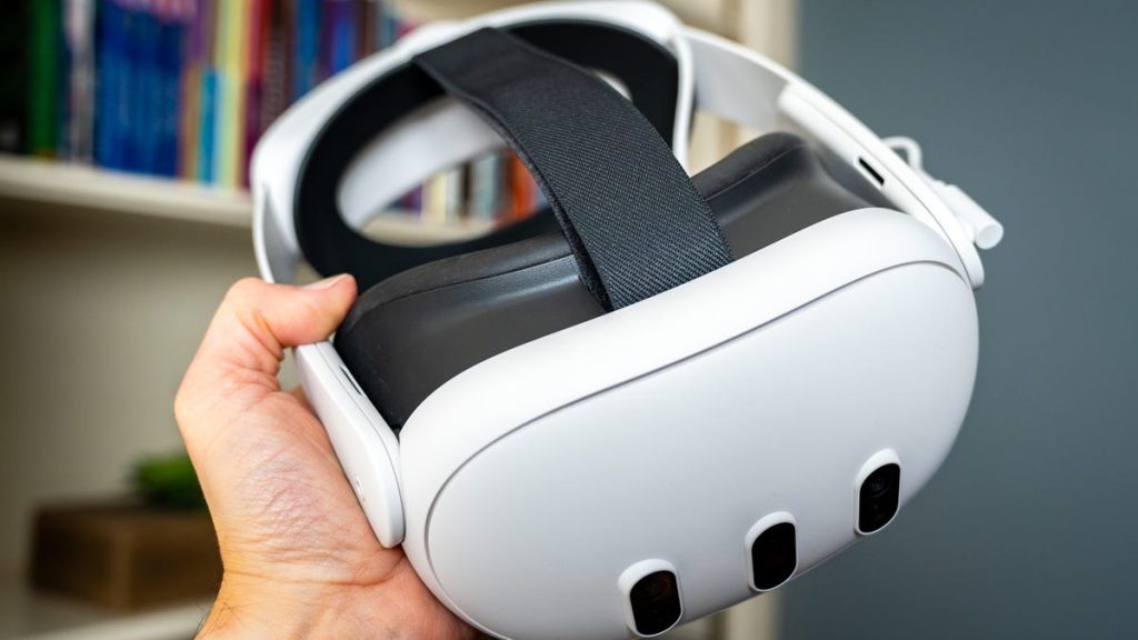 Quest 3 With Battery Strap.jpg