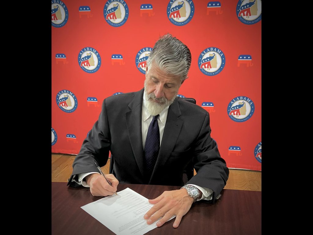 Ο αντίπαλος του Gop χρησιμοποιεί την Ai Trump για να.jpg