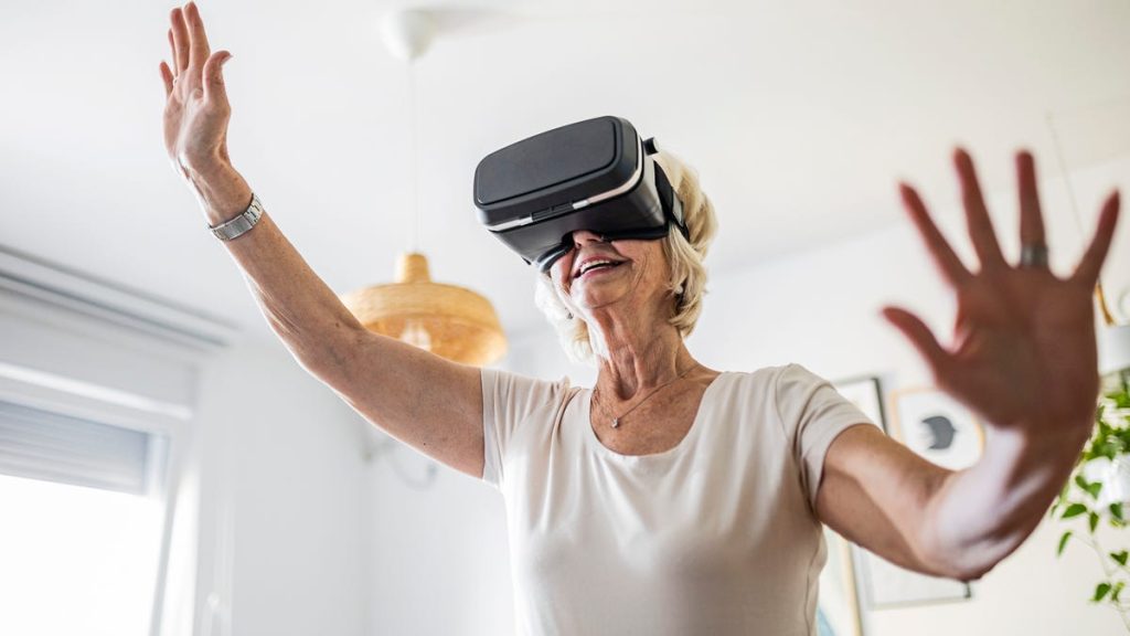 Γνώρισα κάποιον που αγαπά τη μετασύνδεση του Μέτα και τώρα τα μάτια μου δεν κλείνουν Olderwomanvrgettyimages 1435852507.jpg