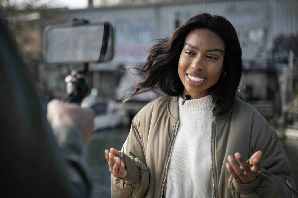 Movemic One Lav Direct To Phone 6 Edit.jpg