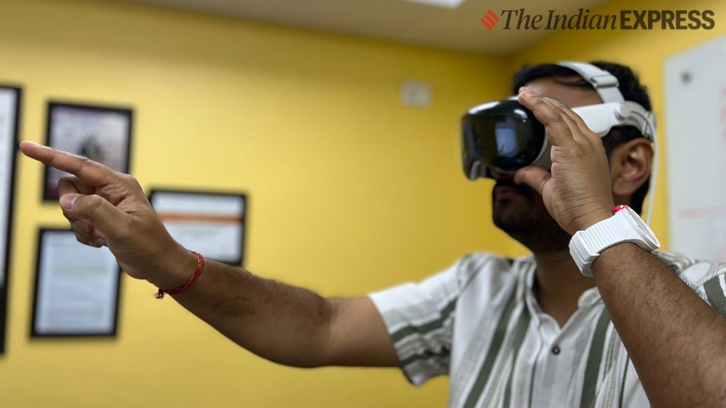 Πώς ένας 28χρονος Ινδός δημιούργησε μια παγκόσμια καθηλωτική εφαρμογή έκθεσης τέχνης για τα ακουστικά Vision Pro της Apple | Τεχνολογικά Νέα Apple Vision Pro.jpg