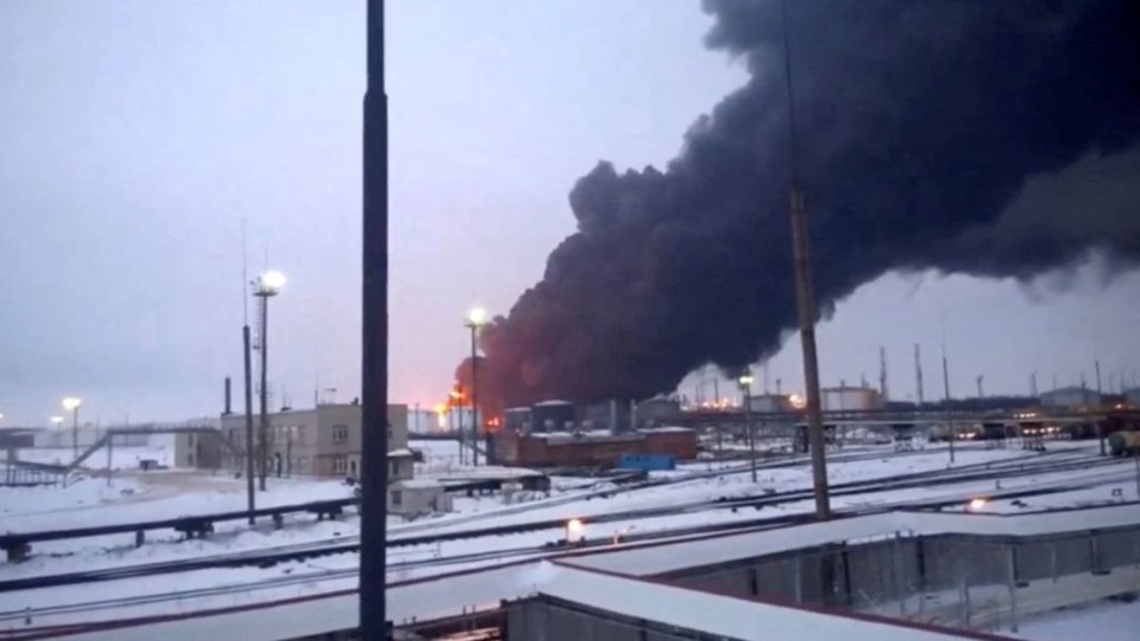 Οι επιθέσεις της Ουκρανίας σε ρωσικά διυλιστήρια πετρελαίου δείχνουν την αυξανόμενη απειλή που αποτελούν τα drones AI για τις αγορές ενέργειας – NBC Connecticut Οι επιθέσεις της Ουκρανίας σε ρωσικά διυλιστήρια πετρελαίου δείχνουν την.jpeg