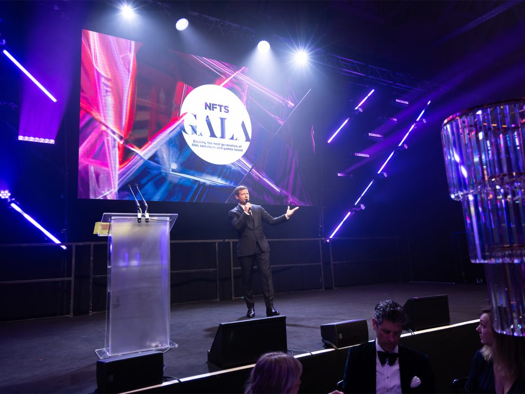 Το ετήσιο γκαλά συγκέντρωσης κεφαλαίων του NFTS συγκεντρώνει 525.000 £ Host Dermot Oleary.jpg