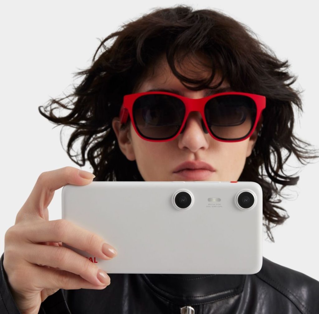 Το XREAL Beam Pro είναι μια συσκευή Android που μοιάζει με τηλέφωνο 199 $, σχεδιασμένη να συνδυάζεται με τα γυαλιά επαυξημένης πραγματικότητας της XREAL Xreal Beam Pro 03.jpg